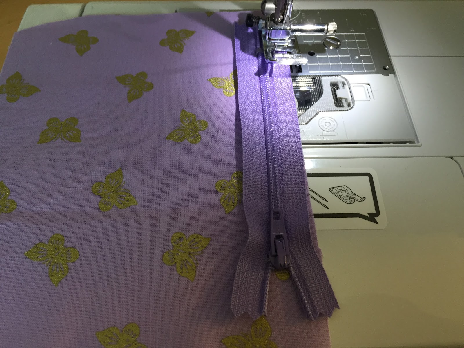 Skein and Hook Tutorial How to Add a Zipper to a Crochet Pouch