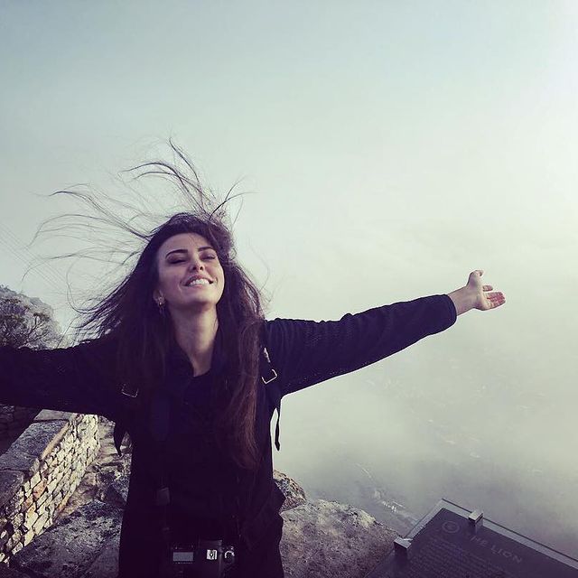 Kağıt Ev Dizisi Azra Tuvana Türkay İnstagram Fotoğrafları ve İnstagram