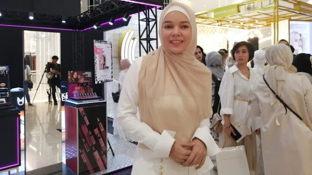 Dewi Sandra Ogah ke Klinik Kecantikan: Lebih Suka ke Majelis Taklim Dewi Sandra Ogah ke Klinik Kecantikan: Lebih Suka ke Majelis Taklim