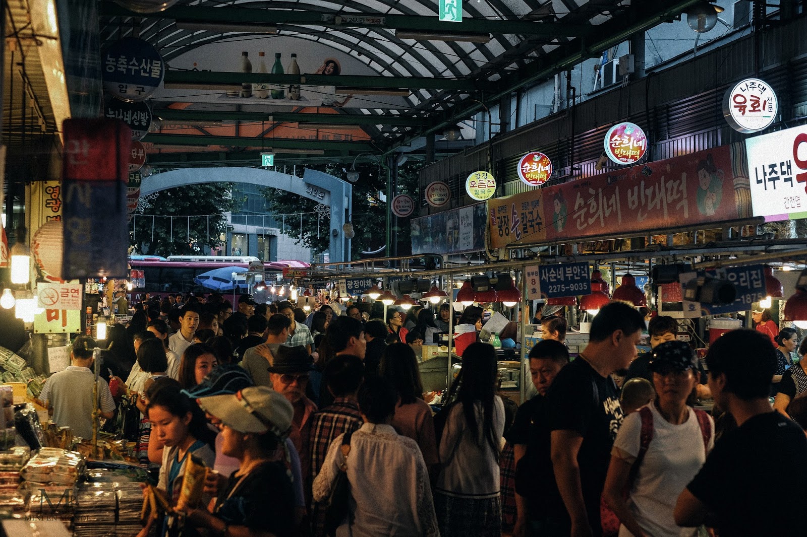 Gwangjang Market - From Street Food Alley to Hanbok Mecca - Mini en Monde
