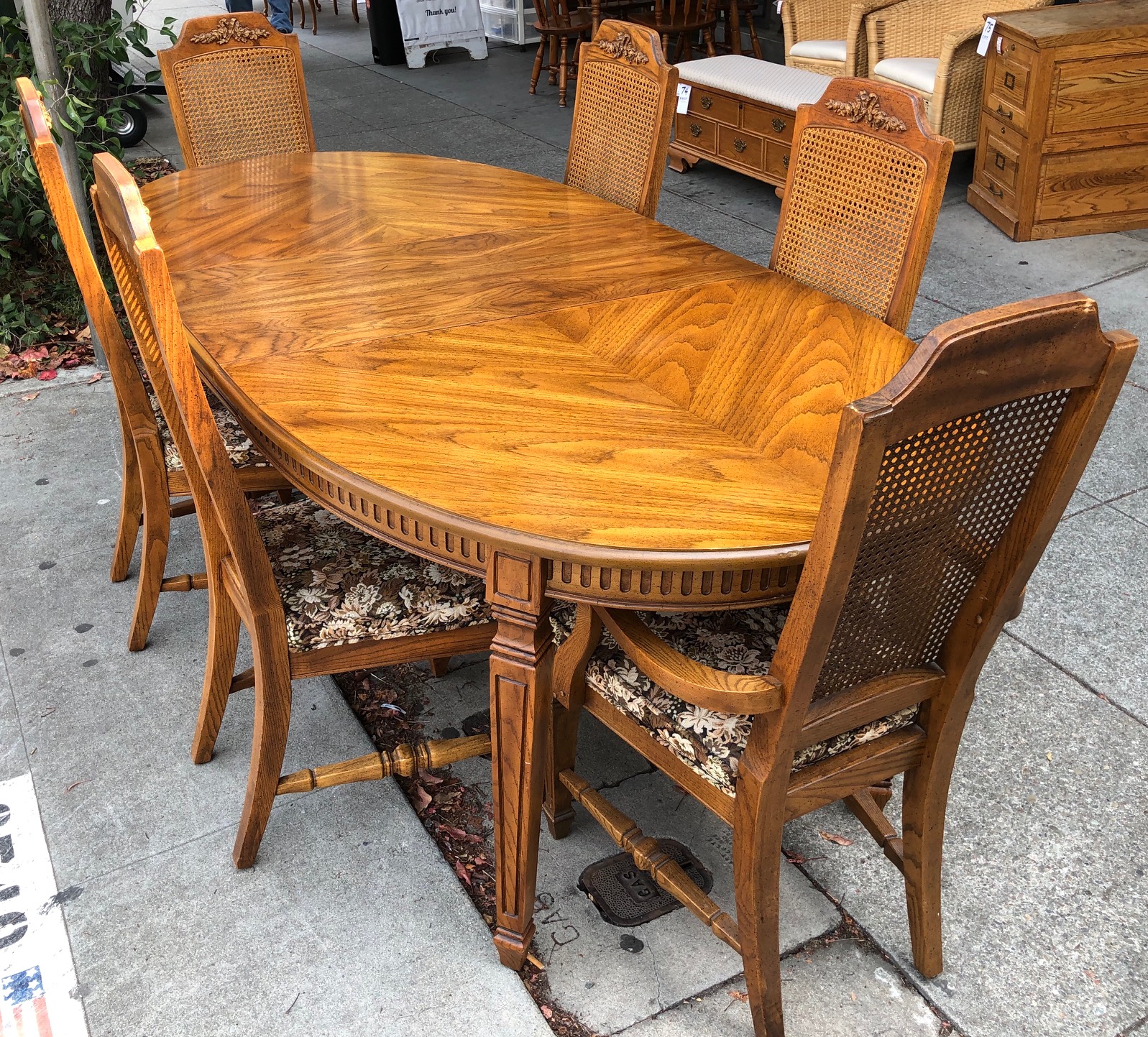 UHURU FURNITURE & COLLECTIBLES: SOLD #99976 Dining Table with 6 Chairs