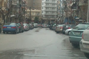 Πλημμύρισαν δρόμοι της Θεσσαλονίκης από βλάβη αγωγού (ΦΩΤΟ)