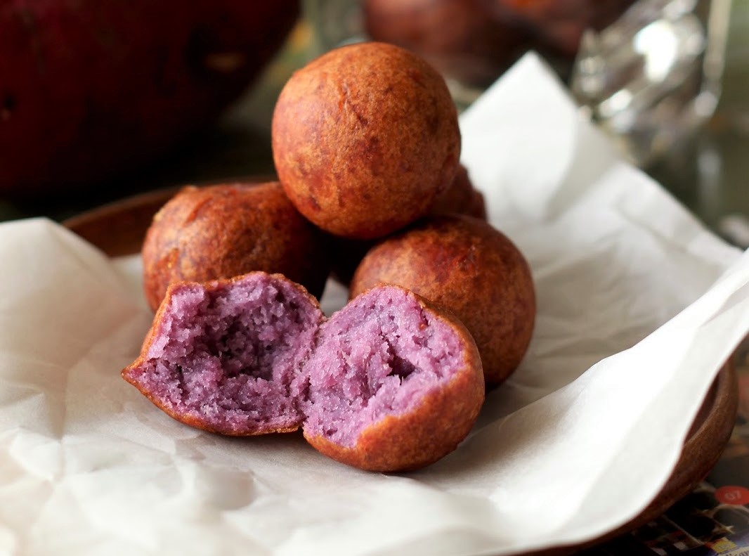SUPER QUICK, EASY & DELICIOUS ! Thai Purple Sweet Potato Balls (Deep