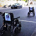 Αναπηρικά αμαξίδια με σημειώματα ''επιστρέφουμε σε 5 λεπτά'' θα ''παρκάρουν'' στην πλατεία Αριστοτέλους με λεωφόρο Νίκης