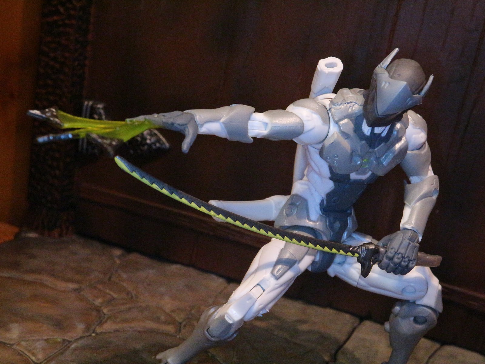 por no mencionar casual sin Action Figure Barbecue: Action Figure Review: Genji (Chrome) from Overwatch  Ultimates by Hasbro
