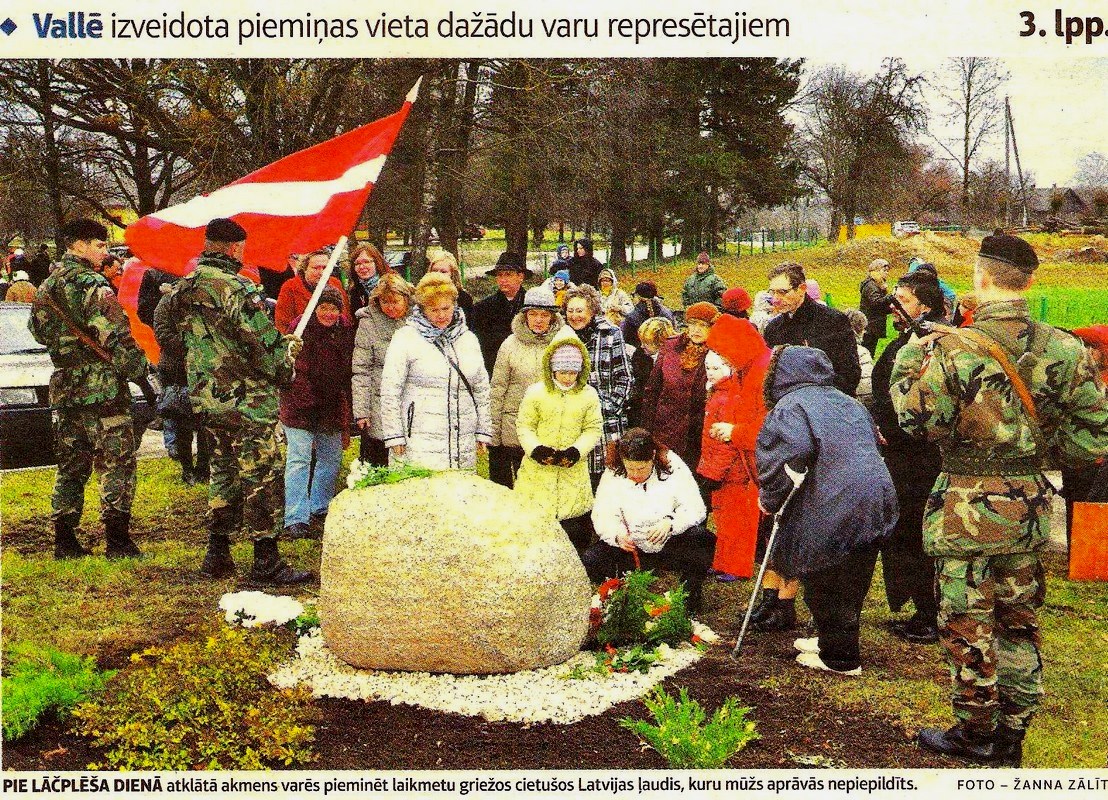 Vallē atklāj piemiņas akmeni represētajiem ( 2012. gada 11. novembrī )
