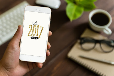 Decorate your iPhone for 2017 with these fun wall paper freebies. Such a fun way to get ready for the New Year and celebrate new beginnings.