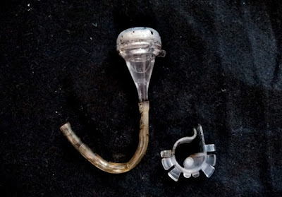 まずはU字部を構成しているパーツを外す。