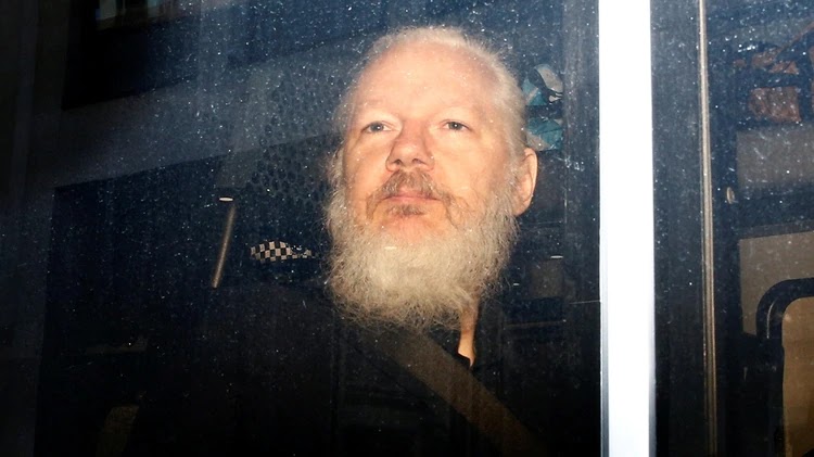 La Tortura a Julian Assange y El Silencio de Los Medios de Comunicación La Tortura a Julian Assange y El Silencio de Los Medios de Comunicación