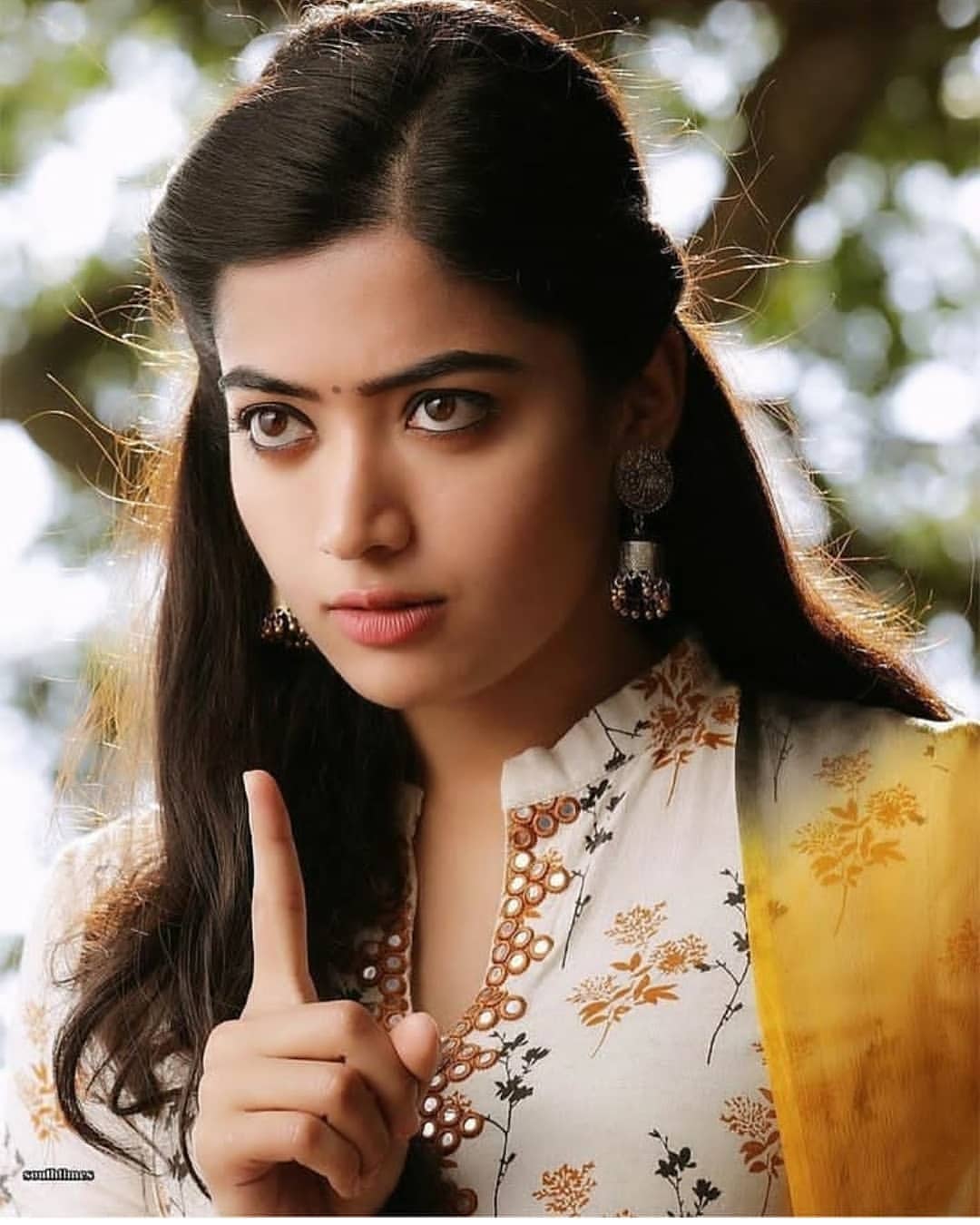 10 Superhot Rashmika Mandanna Pictures