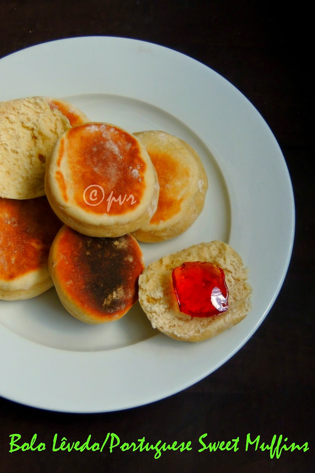Priya&amp;#39;s Versatile Recipes: Bolo Lêvedo / Portuguese Sweet Muffins ...