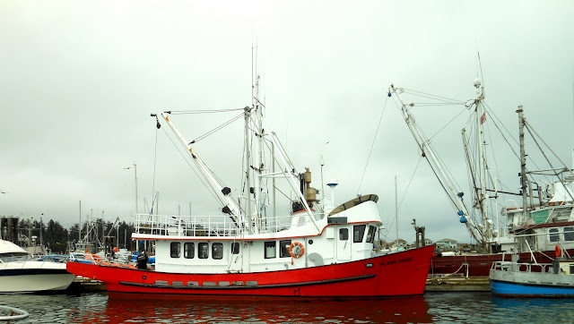 Red boat in French Creek (2013-03-07) 