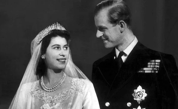 Wedding of the Queen and the Duke of Edinburgh. Prince George, Princess Charlotte and Prince Louis of Cambridge. queen diamond brooch