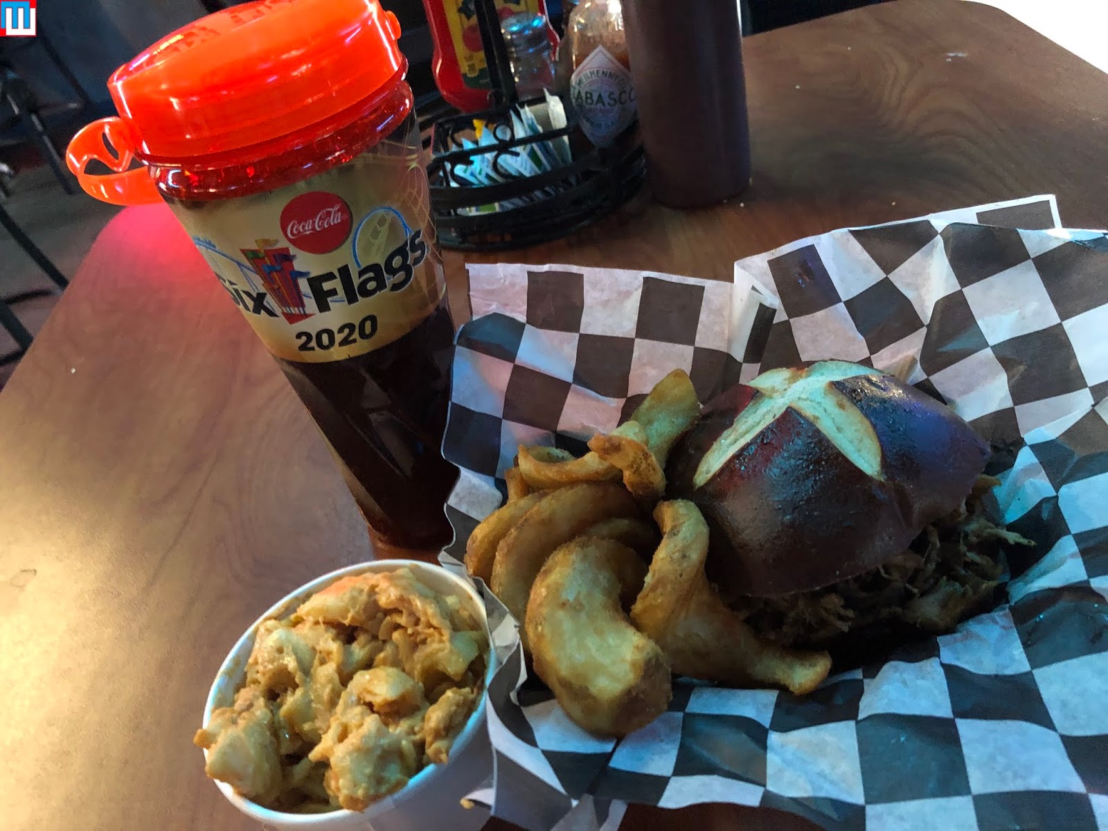 MidwestInfoGuide Season Dining Pass 2019 (Six Flags)