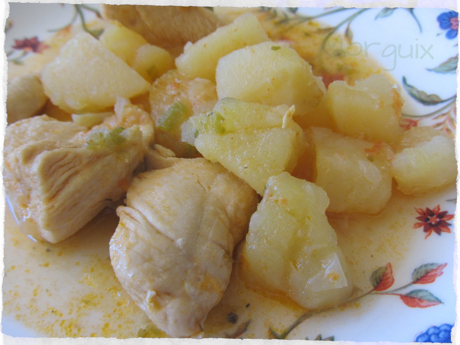 Pollo guisado con patatas en olla rápida