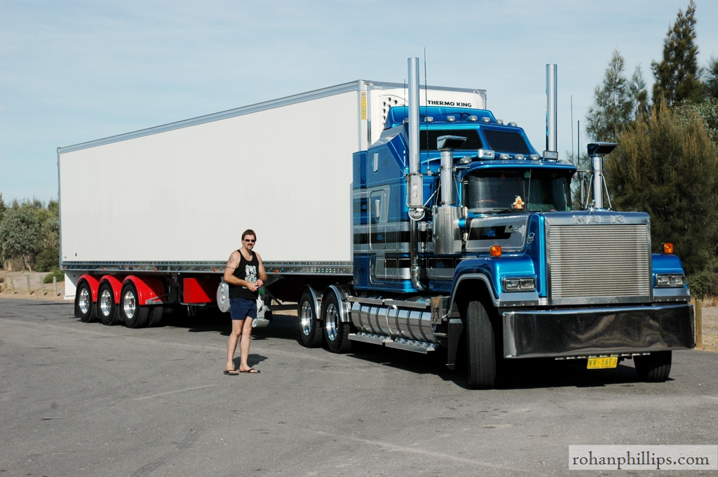 Cars, Cameras & Chronic Illness: Random Truck Photos: Mack Super-Liner