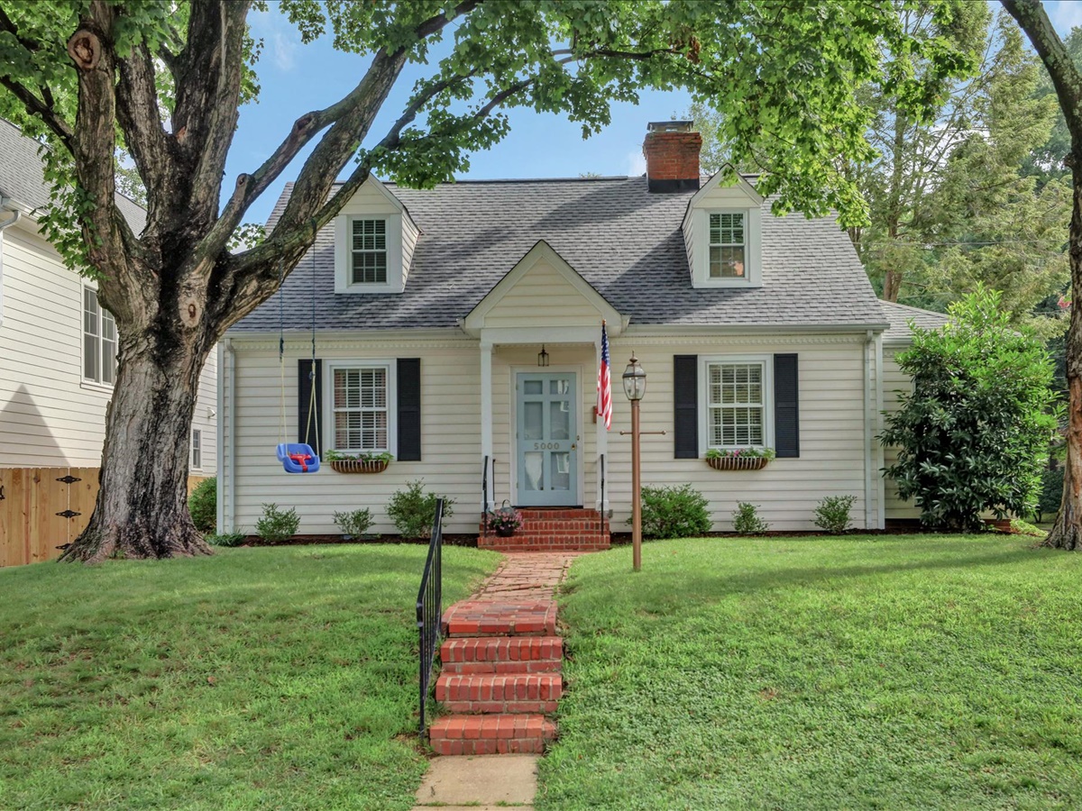 Richmond Real Estate "Racket" NEW LISTING!!! (Area 20, Richmond) Near West End Cape in Mary