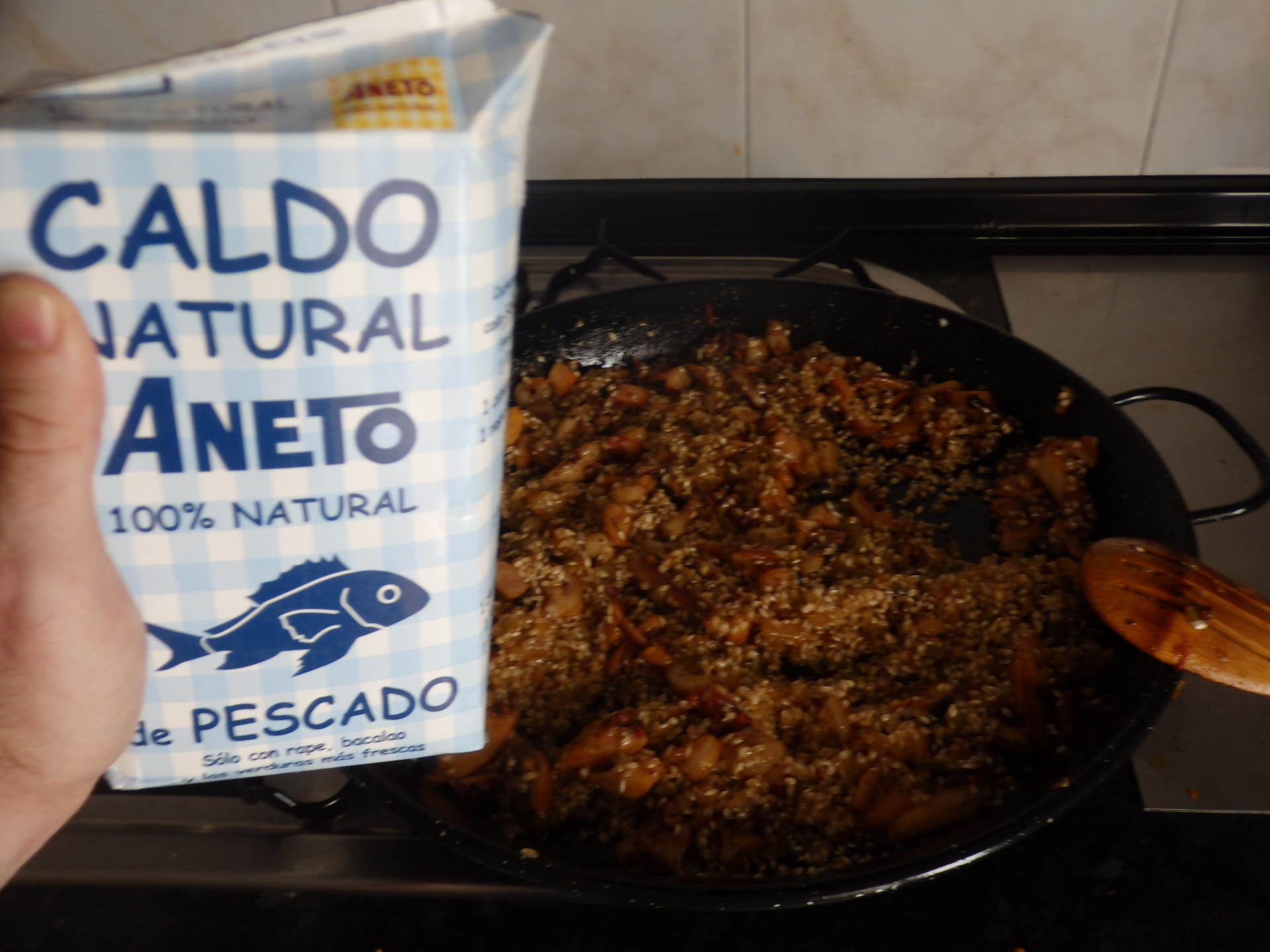 OSUKAA IS COOKING PAELLA DE MARISCO Y PULPO (con Caldo de