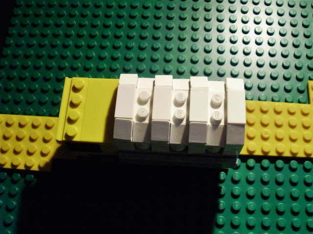 MOC LEGO camião amarelo (versão todo-o-terreno)