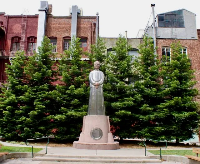 Barbary Coast Trail - Sun Yat Sen Statue