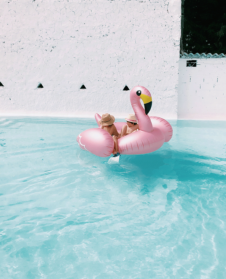 Cómo conseguir una piscina de revista con un cambio de pintura