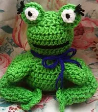 http://www.ravelry.com/patterns/library/froggy-lady