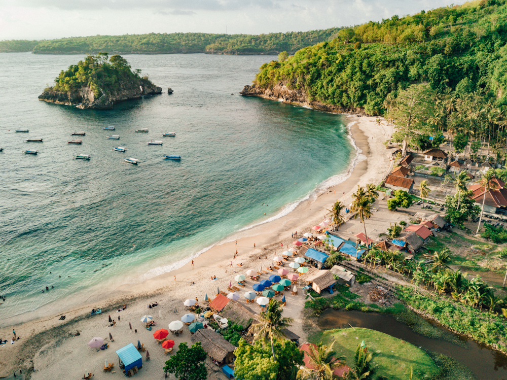 White sand in Crystal Bay Beach Nusa Penida Bali ? Golden Egg of Bali