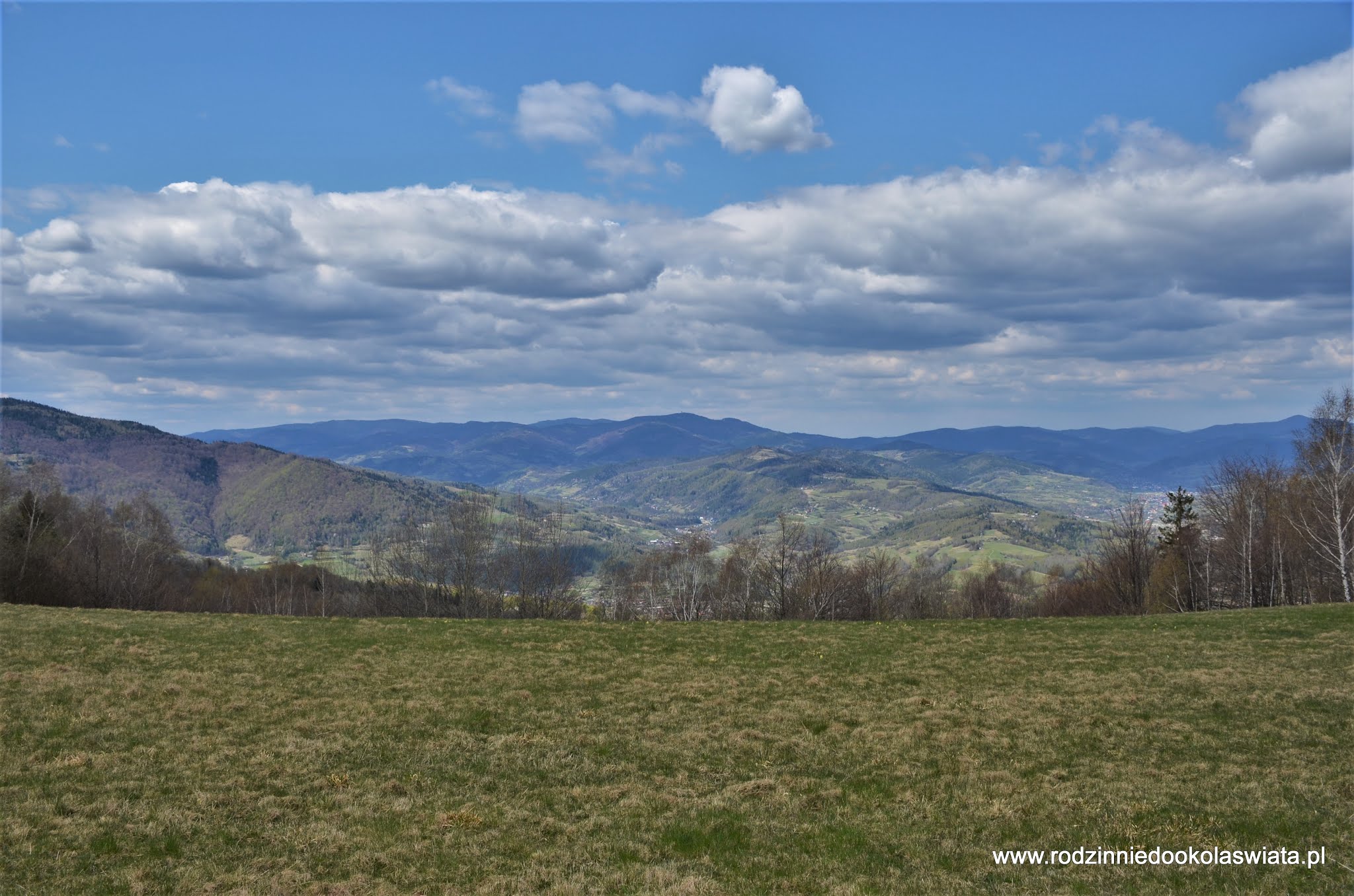 Wieża widokowa na Koziarzu z Tylmanowej Beskid Sądecki z dziećmi