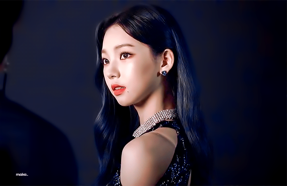 매력있는 에스파 카리나 - 꾸르