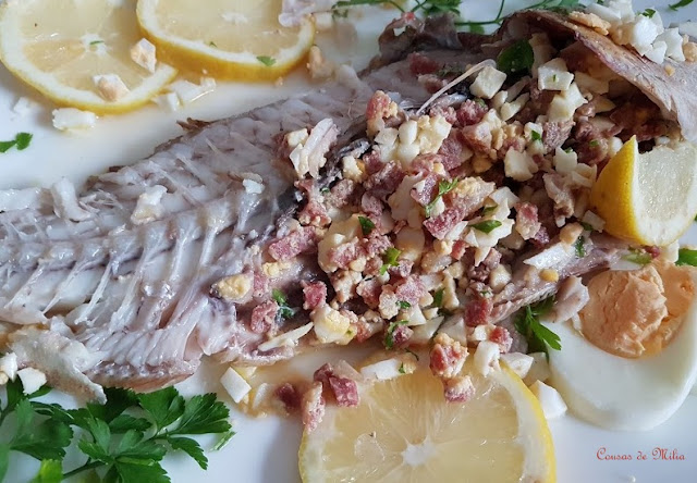 Pescado  al horno con huevo y jamón