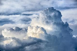 Clouds/Weight of cloud is 1 lakh ton