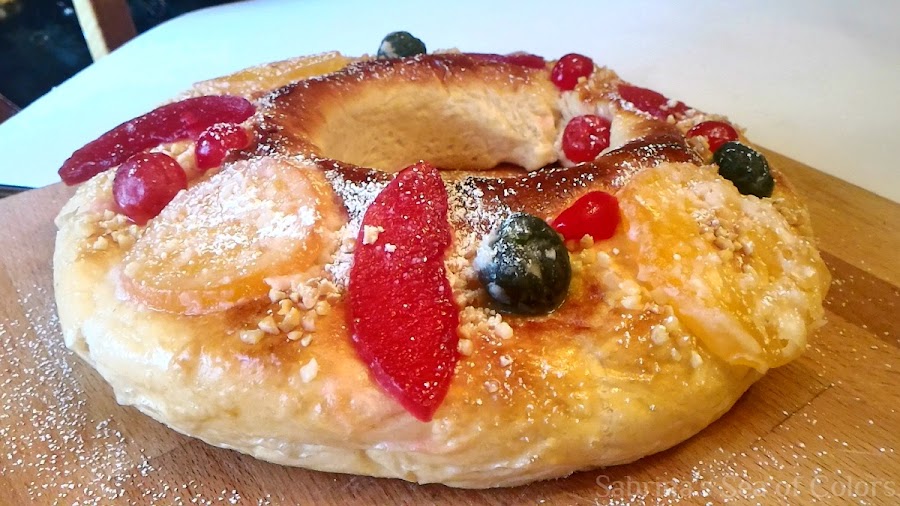 Roscón_de_Reyes_relleno_con_mazapán 