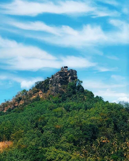 ලංකාවේ රොබින් හුඩ්ගේ - උතුවන්කන්ද 🧗🌳🗻 (Uthuwankanda) - Your Choice Way