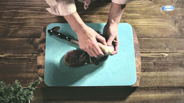 Πως καθαρίζουμε σουπιά – καλαμάρι – γαύρο – ντομάτα – αγκινάρα