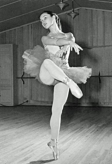 Yvonne Craig, ballerina