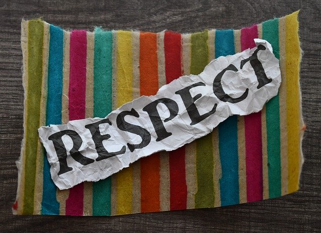 Respekt geht verloren, aber man braucht ihn! Das Wort Respekt auf Papier