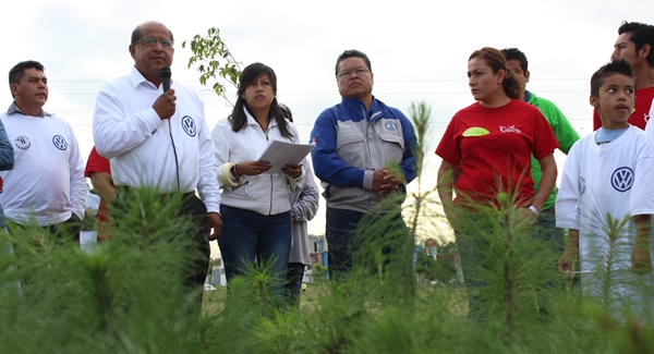 Gobierno de Cuautlancingo y VW de México llevan a cabo reforestación
