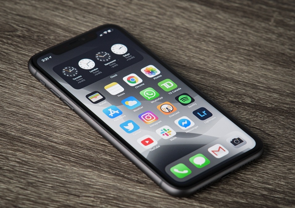 Tampilan Layar iPhone Terlalu Besar / Zoom