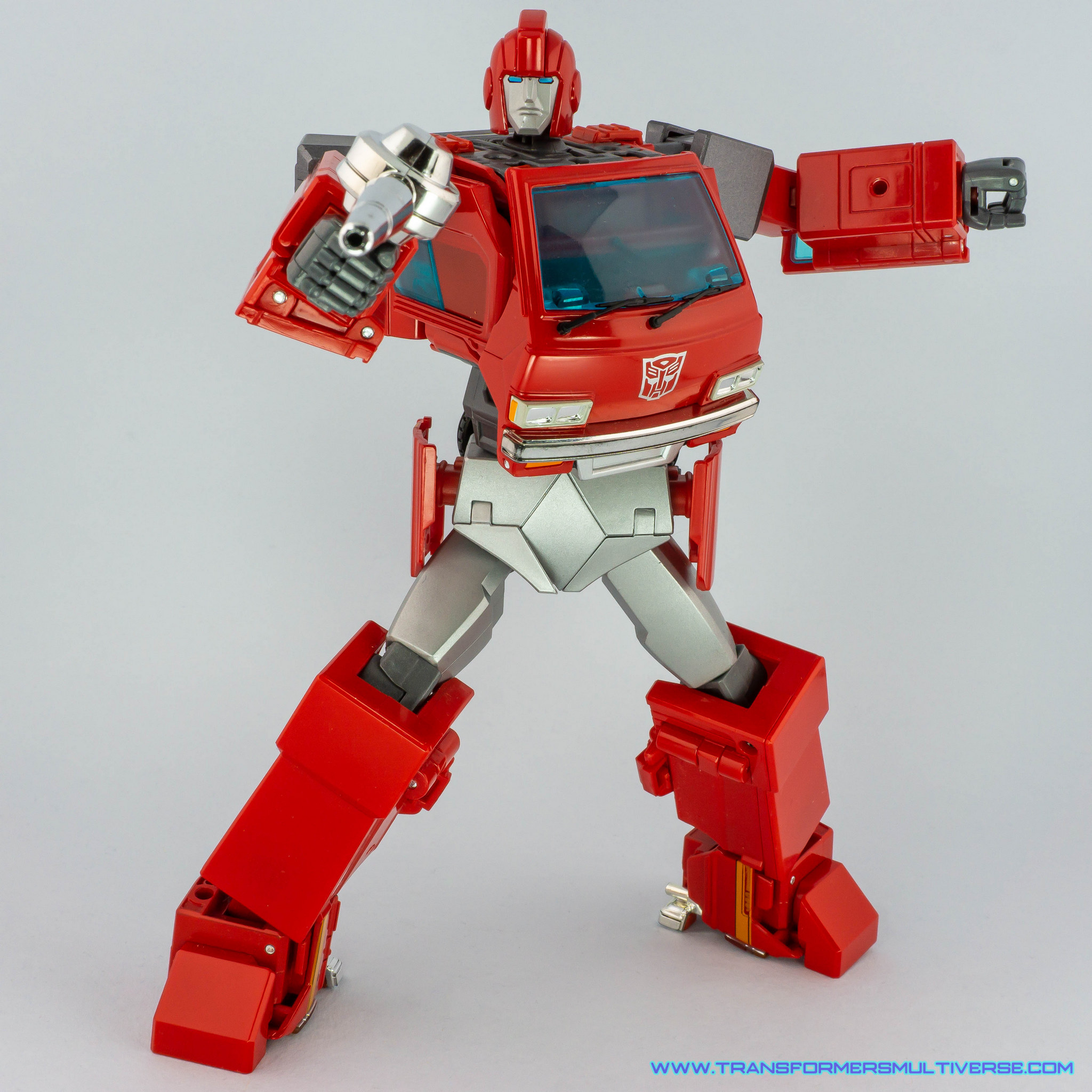 Transformers Masterpiece Ironhide with rifle alternate pose