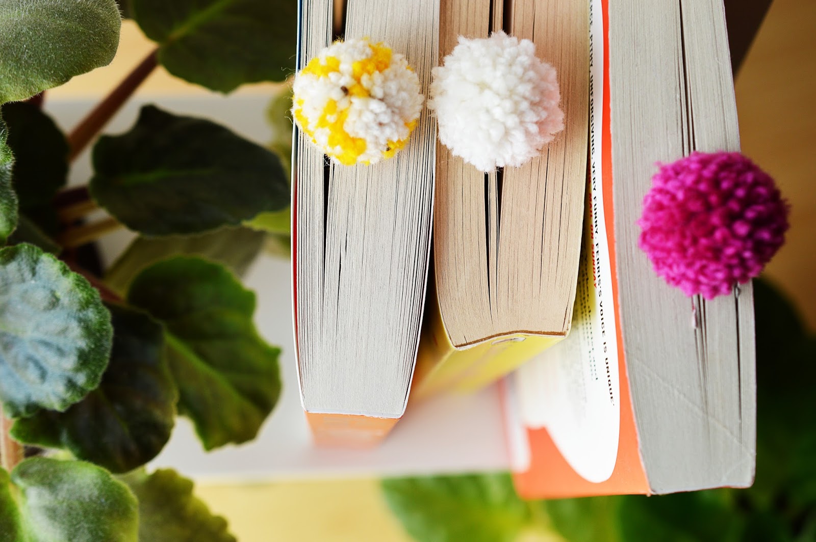 DIY POM POM BOOKMARKS Motte