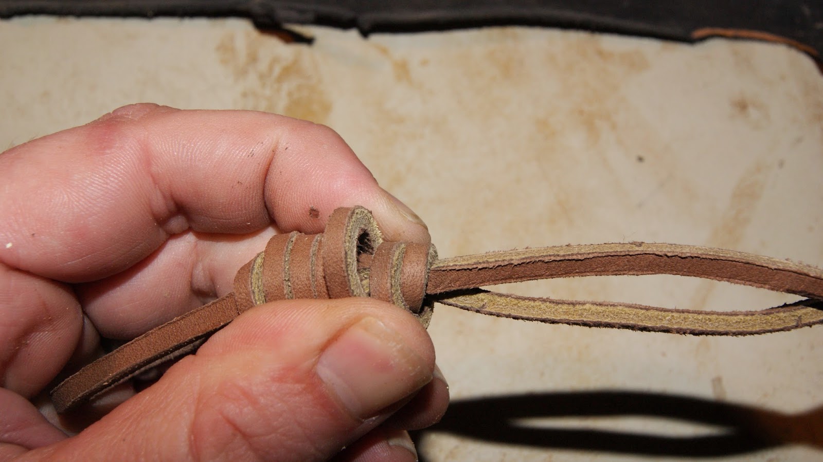 Knife Wonder How I tie Lanyards on Smaller knives