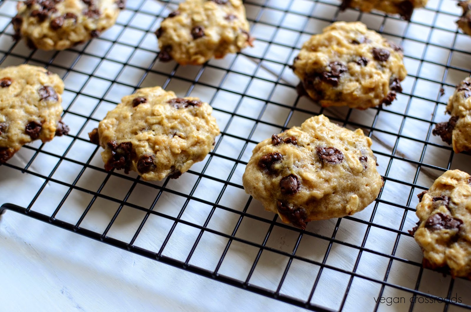 Vegane Bananen-Haferflocken-Kekse mit Schokotropfen = Vegan Chocolate ... Vegane Bananen-Haferflocken-Kekse mit Schokotropfen = Vegan Chocolate ...