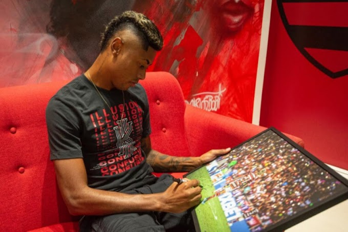 Flamengo lança quadros com fotos históricas autografadas e com tiragem limitada; saiba mais