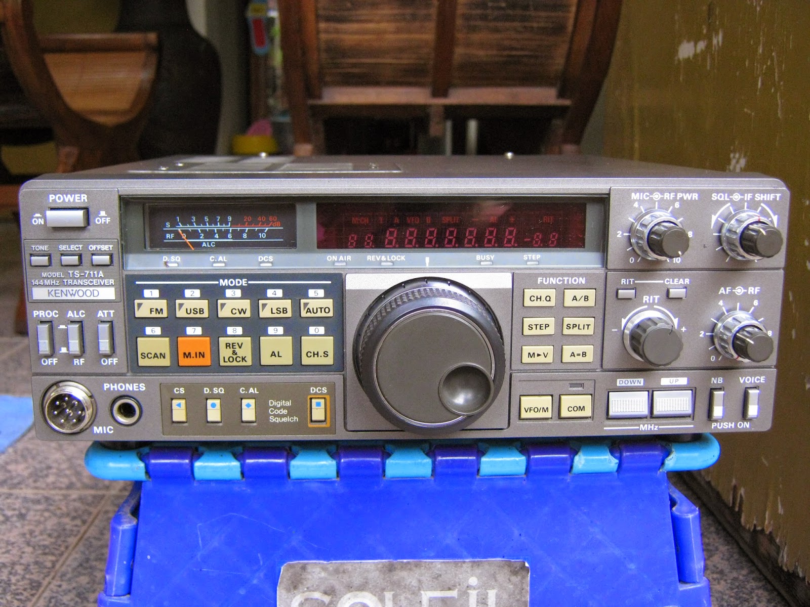 GERNAR ELEKTRONIK KENWOOD TS711A POWER 25W, N/S 8070162....HARGA 11JT