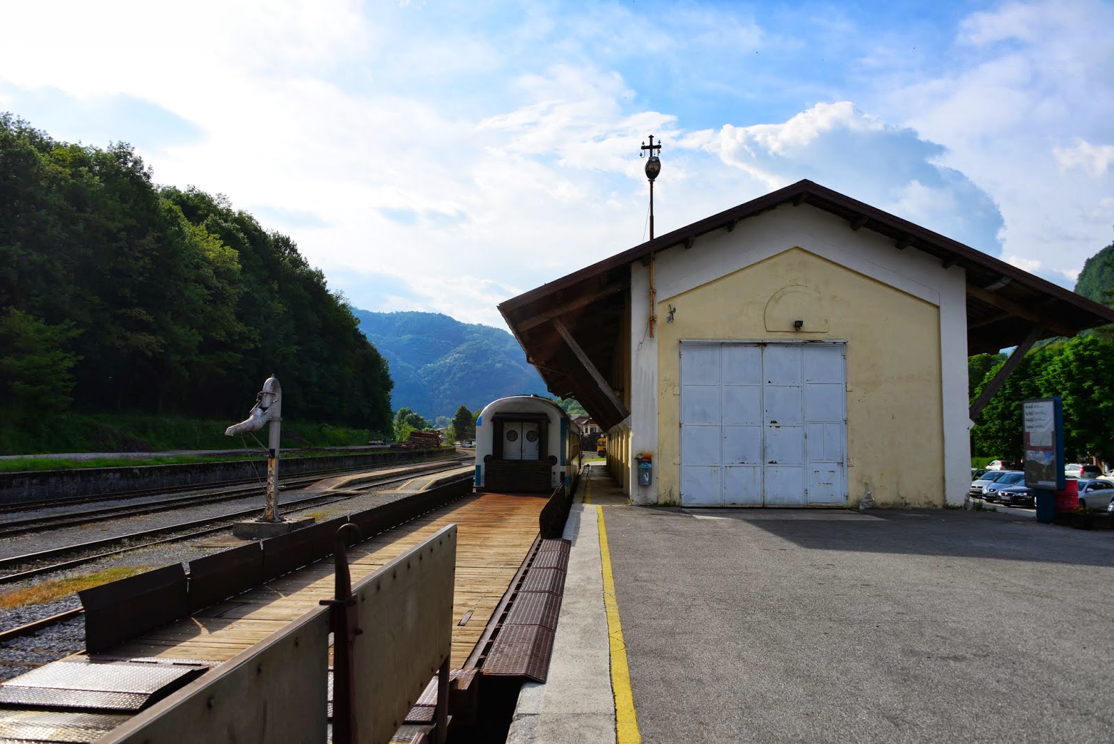 Goboogo Slovenia car train