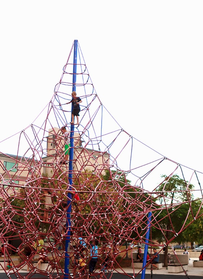 Chupei - The Spiderweb climbing playground