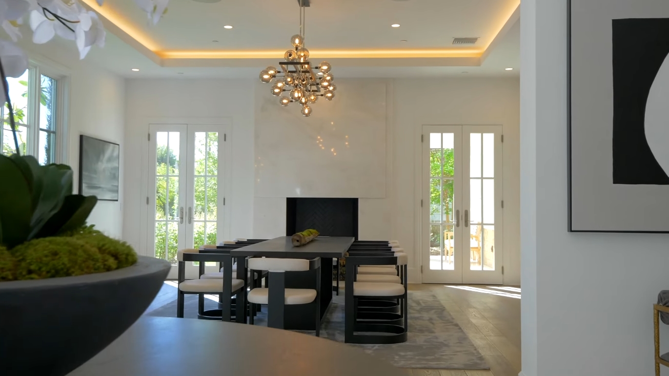 30 Photos vs. STEP INSIDE THE WEEKND CALABASAS HOUSE TOUR $24,995,000 - Luxury Home & Interior Design Tour