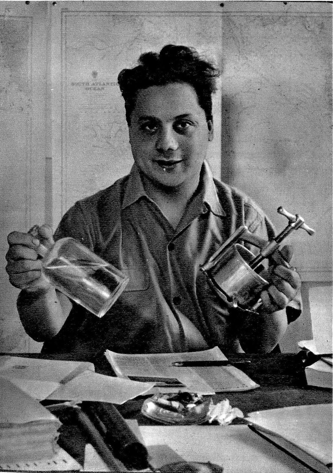 Kalandozók ALAIN BOMBARD Önkéntes hajótörött (2)