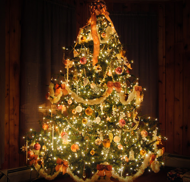 alt="Christmas,Vintage Classic Tree,Vintage Christmas Tree,Classic Christmas Tree,how to make Christmas tree,Christmas tree decoration,decoration ideas,snow,festival,season.winter,Santa,fun"