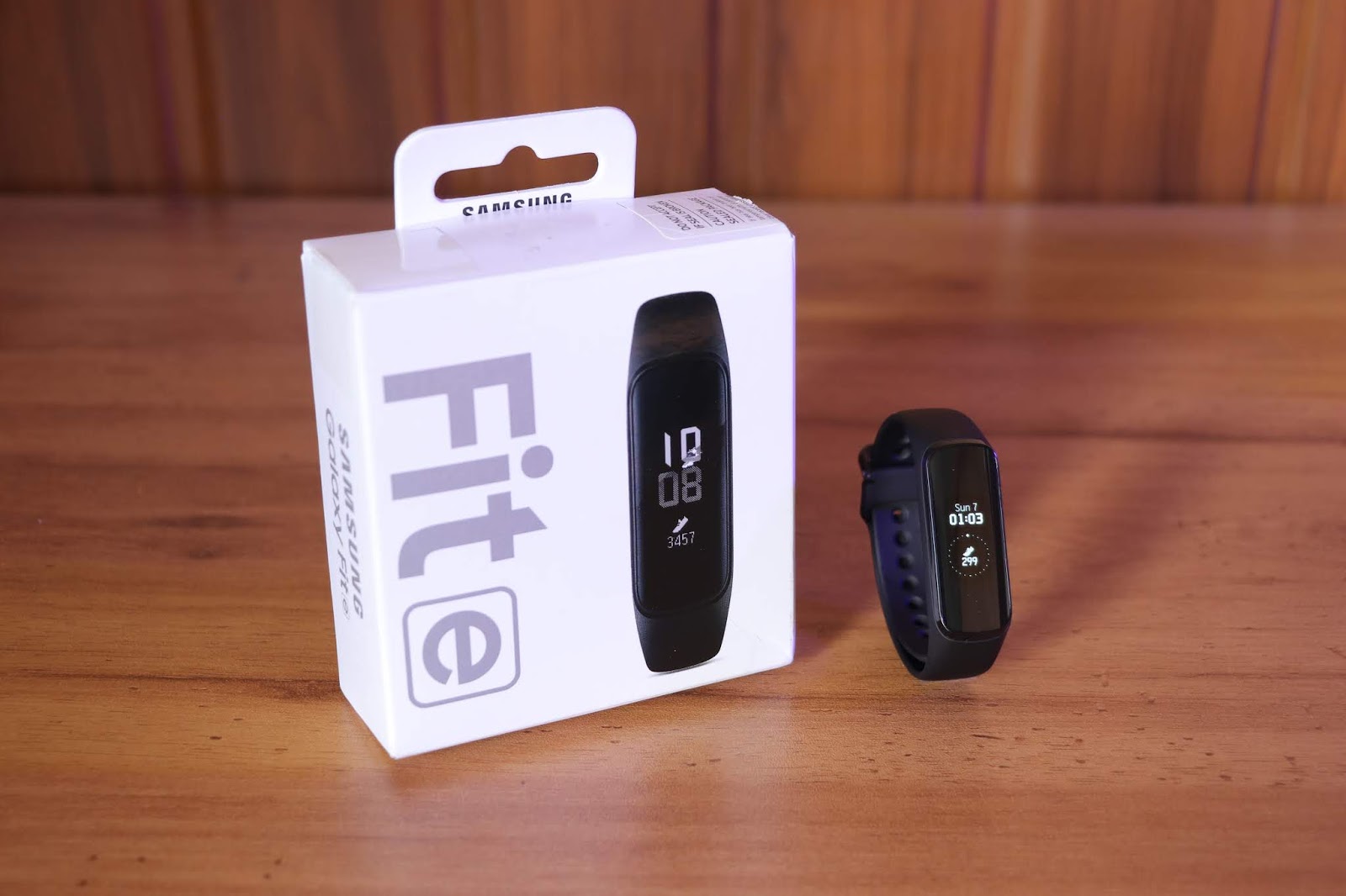 Samsung Galaxy Fit e Smart Band | In-Depth Review & Unboxing